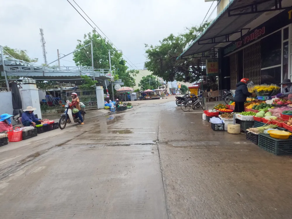 Quảng Ngãi: Vận tải biển ngưng do thời tiết xấu, huyện đảo Lý Sơn cô lập dài ngày ảnh 6