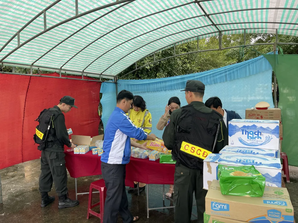 Các đội sẽ thay phiên nhau túc trực hỗ trợ kịp thời người tham gia giao thông. Ảnh: Trạm CSGT Đức Phổ Các đội sẽ thay phiên nhau túc trực hỗ trợ kịp thời người tham gia giao thông. Ảnh: Trạm CSGT Đức Phổ