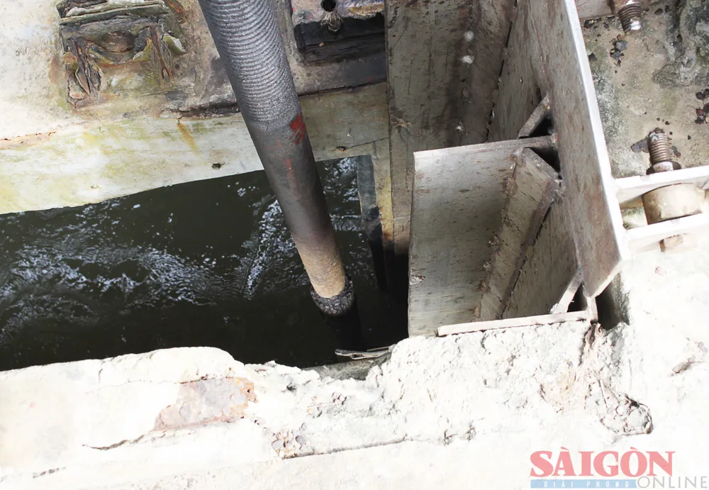 Công trình hư hỏng, không đảm bảo ngăn mặn, giữ ngọt phục vụ sản xuất nông nghiệp. Ảnh: NGUYỄN TRANG