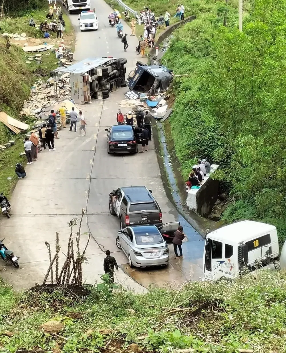 Hiện trường vụ tai nạn giao thông trên đèo Vi Ô Lắc