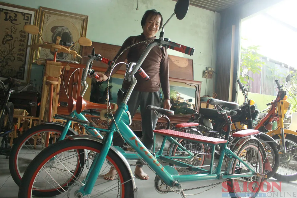 Những chiếc xe đạp do ông tự lắp ráp từ phế liệu. Ảnh: NGUYỄN TRANG Những chiếc xe đạp do ông tự lắp ráp từ phế liệu. Ảnh: NGUYỄN TRANG