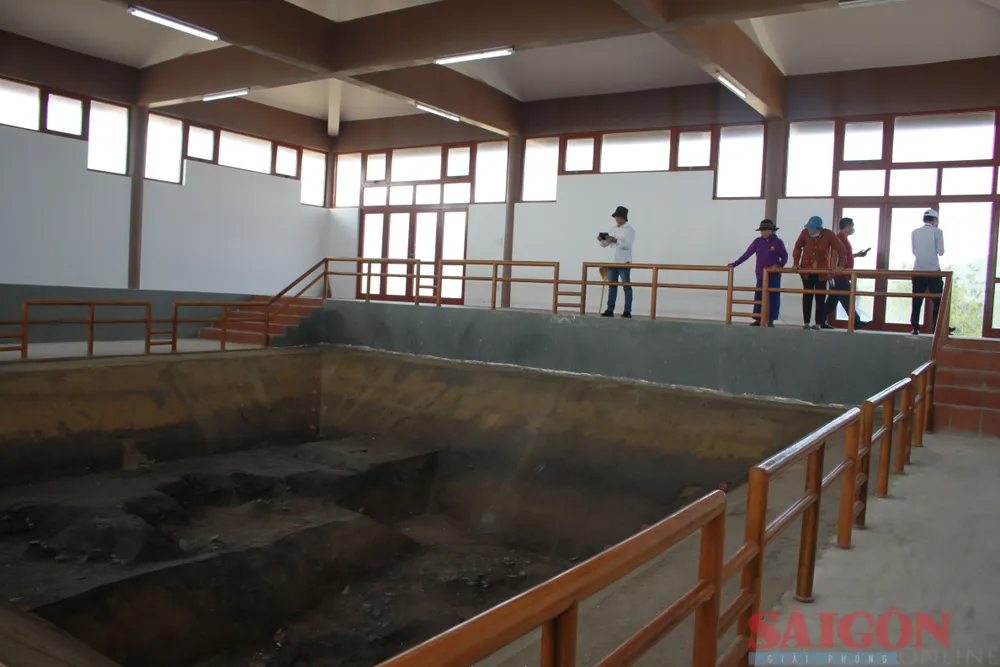 Di tích khảo cổ Long Thạnh khai quật năm 1978, có niên đại cách ngày nay trên 3.000 năm, thuộc sơ kỳ đồng thau, giai đoạn tiền Sa Huỳnh. Ảnh: NGUYỄN TRANG Di tích khảo cổ Long Thạnh khai quật năm 1978, có niên đại cách ngày nay trên 3.000 năm, thuộc sơ kỳ đồng thau, giai đoạn tiền Sa Huỳnh. Ảnh: NGUYỄN TRANG