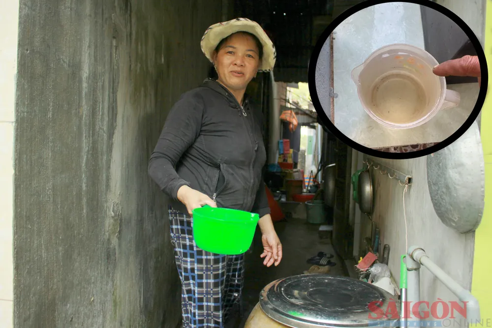 Nước giếng khoan của người dân thôn Cổ Lũy - Làng Cá bị nhiễm phèn. Ảnh: NGUYỄN TRANG Nước giếng khoan của người dân thôn Cổ Lũy - Làng Cá bị nhiễm phèn. Ảnh: NGUYỄN TRANG