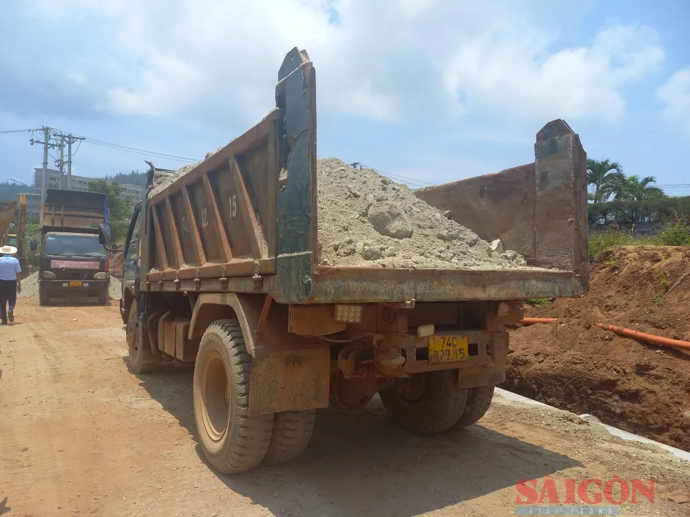 Giá cát tại huyện đảo Lý Sơn đến 700.000 đồng/m3 cát, cao gấp đôi so với trước kia. Ảnh: NGUYỄN TRANG Giá cát tại huyện đảo Lý Sơn đến 700.000 đồng/m3 cát, cao gấp đôi so với trước kia. Ảnh: NGUYỄN TRANG