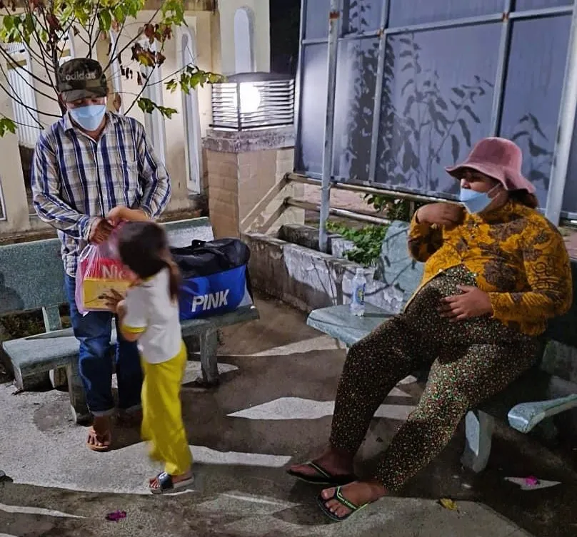 Gia đình anh Khải và chị Bích cùng con gái Gia đình anh Khải và chị Bích cùng con gái