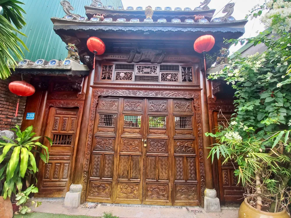 Cổng vào chiêm ngưỡng ngôi nhà cổ tại thị trấn Châu Ổ, huyện Bình Sơn, tỉnh Quảng Ngãi. Ảnh: NGUYỄN TRANG