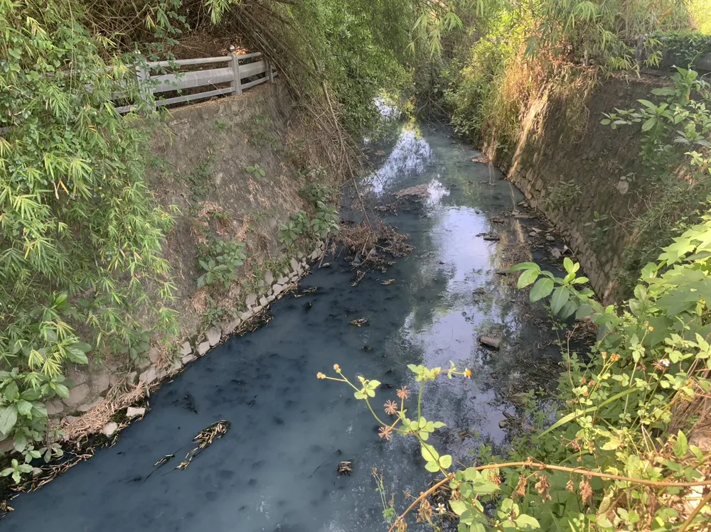 Tuyến kênh nằm lộ thiên trong khu dân cư, ảnh hưởng đến cuộc sống người dân