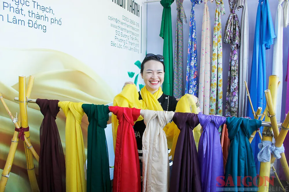 Lâm Đồng cũng có nghề trồng dâu nuôi tằm, xe tơ dệt lụa. Ảnh: NGUYỄN TRANG