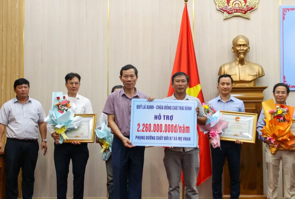 Các đơn vị, doanh nghiệp, cá nhân đóng góp xây dựng Quỹ Đền ơn đáp nghĩa