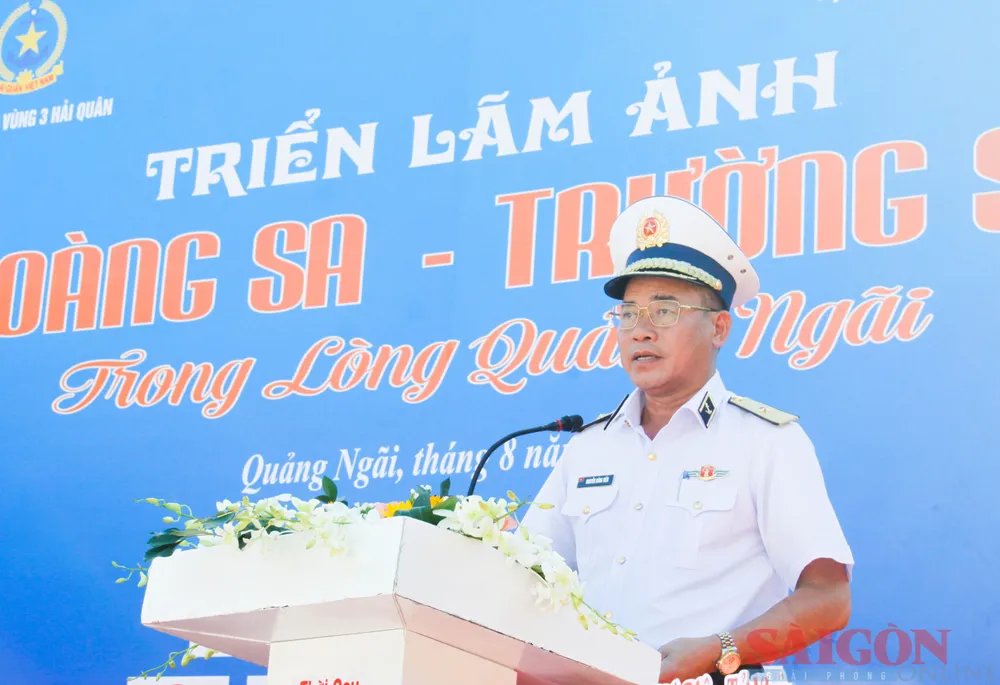 Chuẩn đô đốc Nguyễn Đăng Tiến phát biểu tại triển lãm. Ảnh: NGUYỄN TRANG