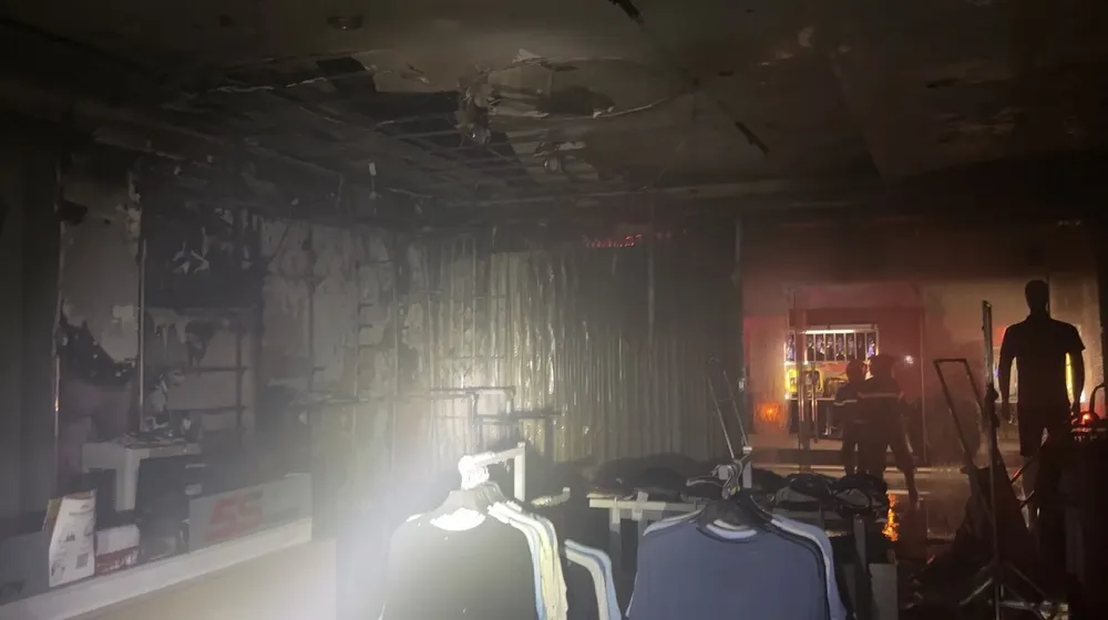 Đám cháy được dập tắt, bảo vệ được lượng lớn tài sản cho cửa hàng, bảo đảm an toàn cho các hộ gia đình sinh sống xung quanh Đám cháy được dập tắt, bảo vệ được lượng lớn tài sản cho cửa hàng, bảo đảm an toàn cho các hộ gia đình sinh sống xung quanh