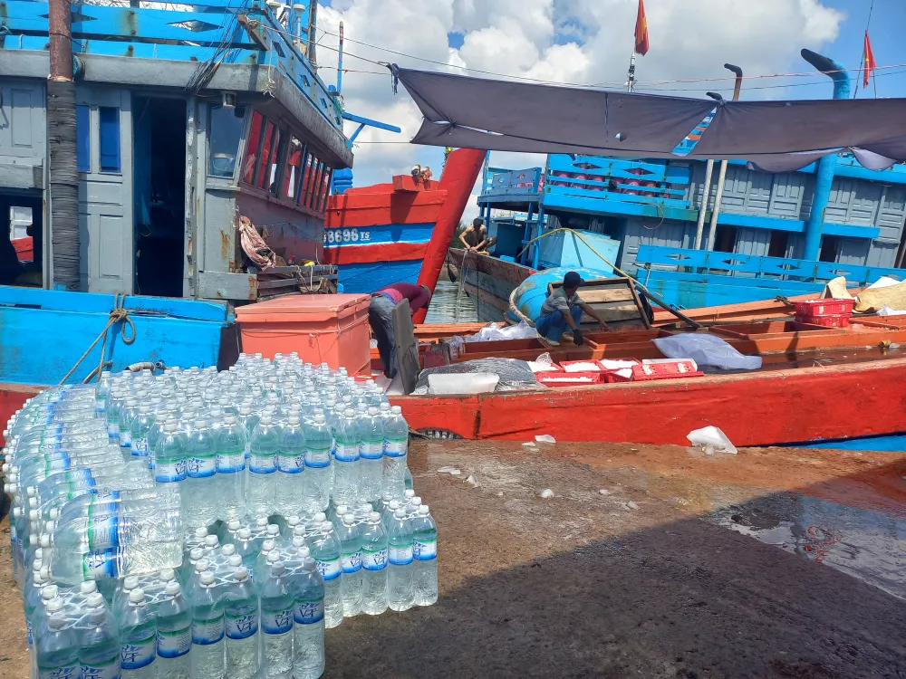 Xăng dầu tăng, kéo theo các chi phí khác tăng. Ảnh: NGUYỄN TRANG