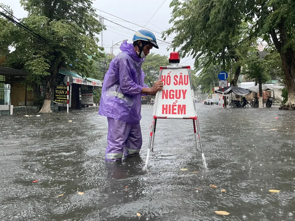 Nhiều tuyến đường ở Quảng Ngãi bị ngập sau đợt mưa lớn vào tháng 10-2023