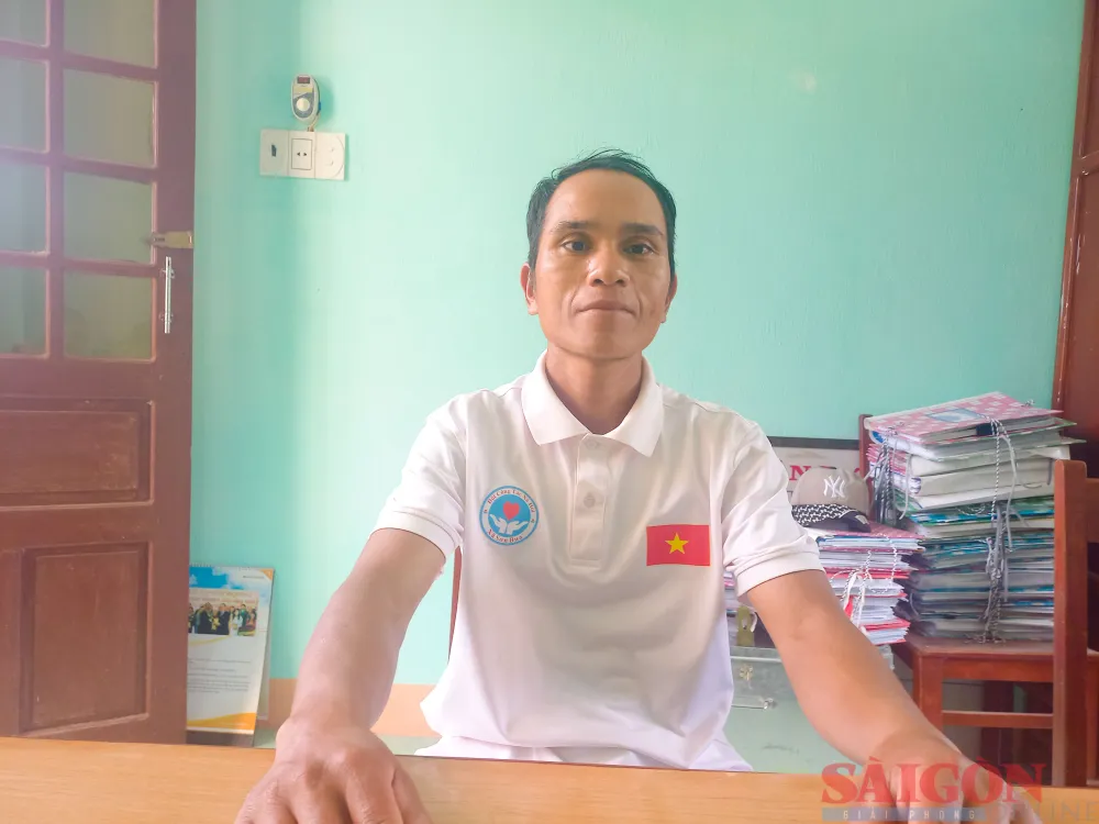 Ông Đinh Văn Nhân (thôn Nước Tang, xã Sơn Bua, huyện Sơn Tây) tự nguyện hiến đất xây dựng công trình công cộng. Ảnh: NGUYỄN TRANG