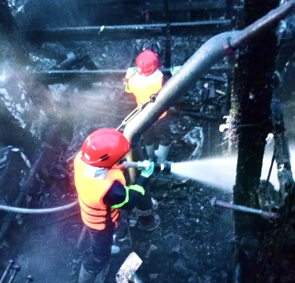 Lực lượng PCCC- CNCH dập tắt đám cháy