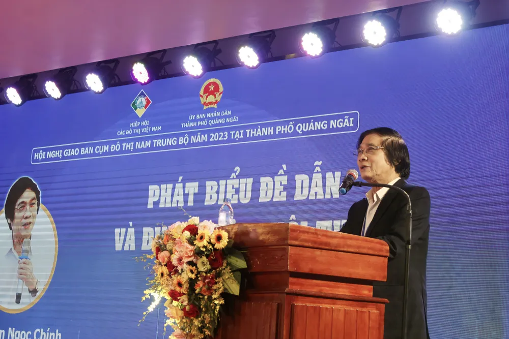 Chủ tịch Hội Quy hoạch phát triển đô thị Việt Nam, Kiến trúc sư Trần Ngọc Chính phát biểu. Ảnh: NGUYỄN TRANG