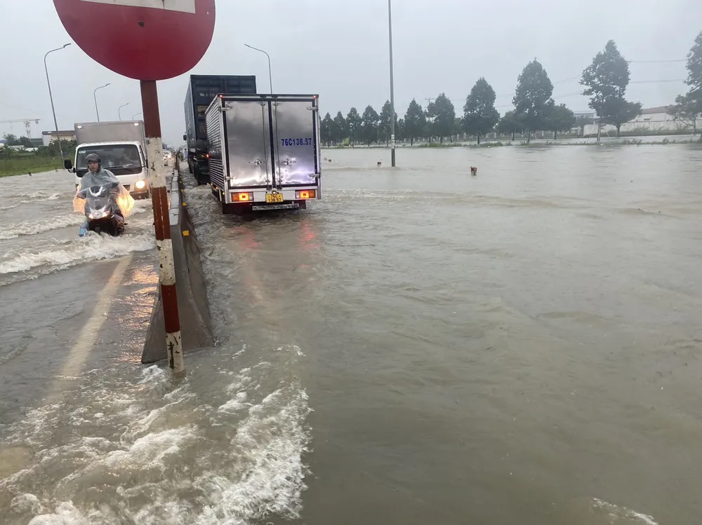 Các phương tiện lưu thông qua lại khó khăn