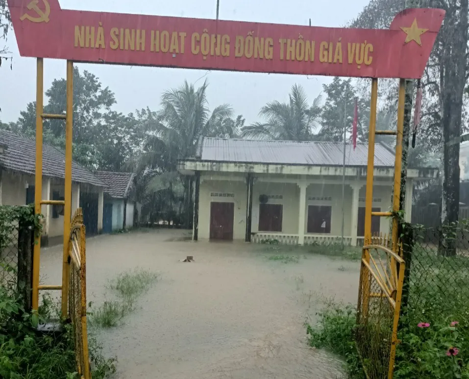Thôn Giá Vực, xã Ba Vì, huyện Ba Tơ, tỉnh Quảng Ngãi, bị ngập cục bộ sáng ngày 13-11 Thôn Giá Vực, xã Ba Vì, huyện Ba Tơ, tỉnh Quảng Ngãi, bị ngập cục bộ sáng ngày 13-11