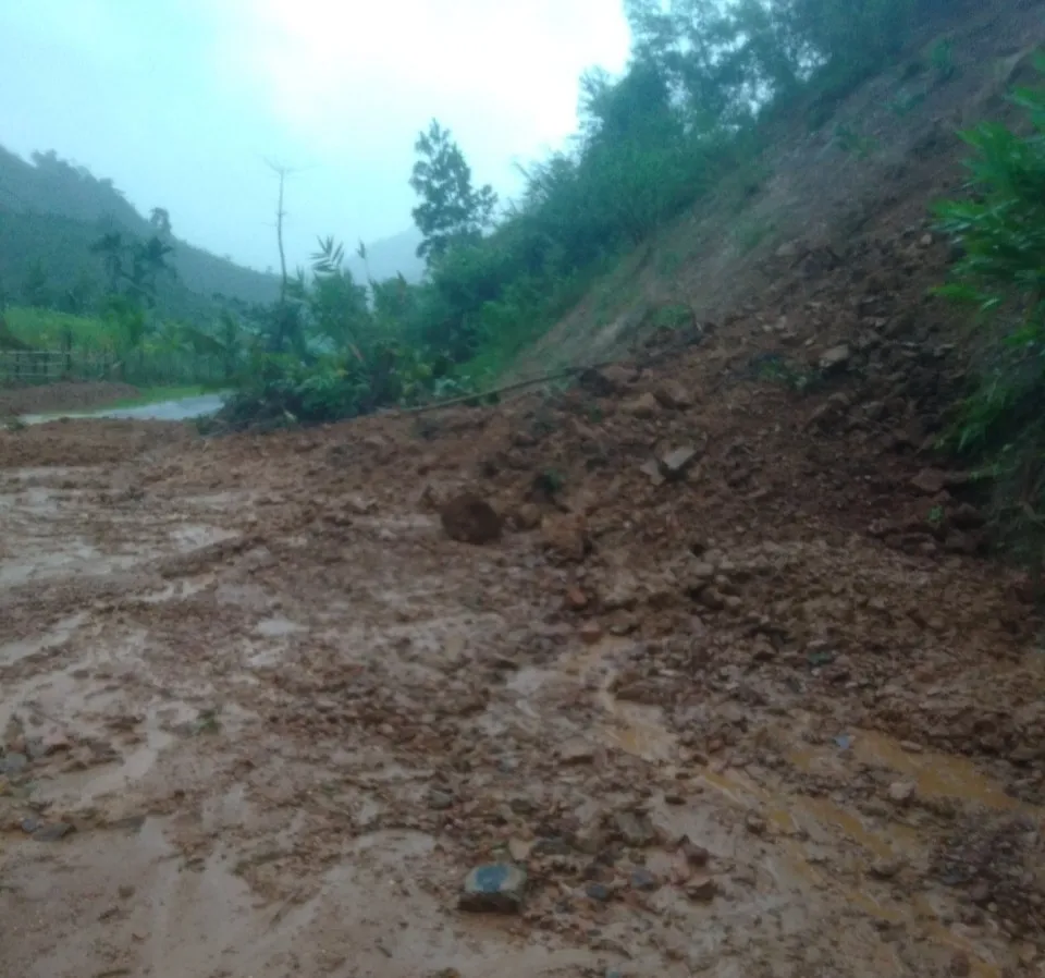 Đường ĐT 626 bị sạt lở, ảnh hưởng việc lưu thông