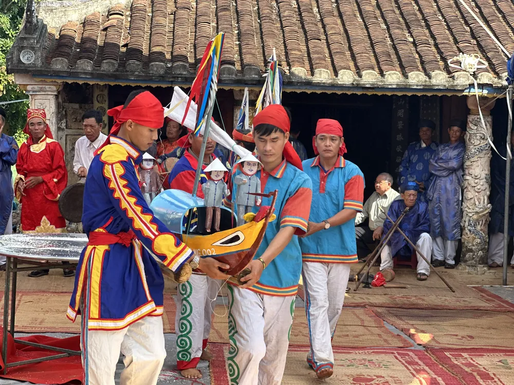 đưa thuyền ra biển