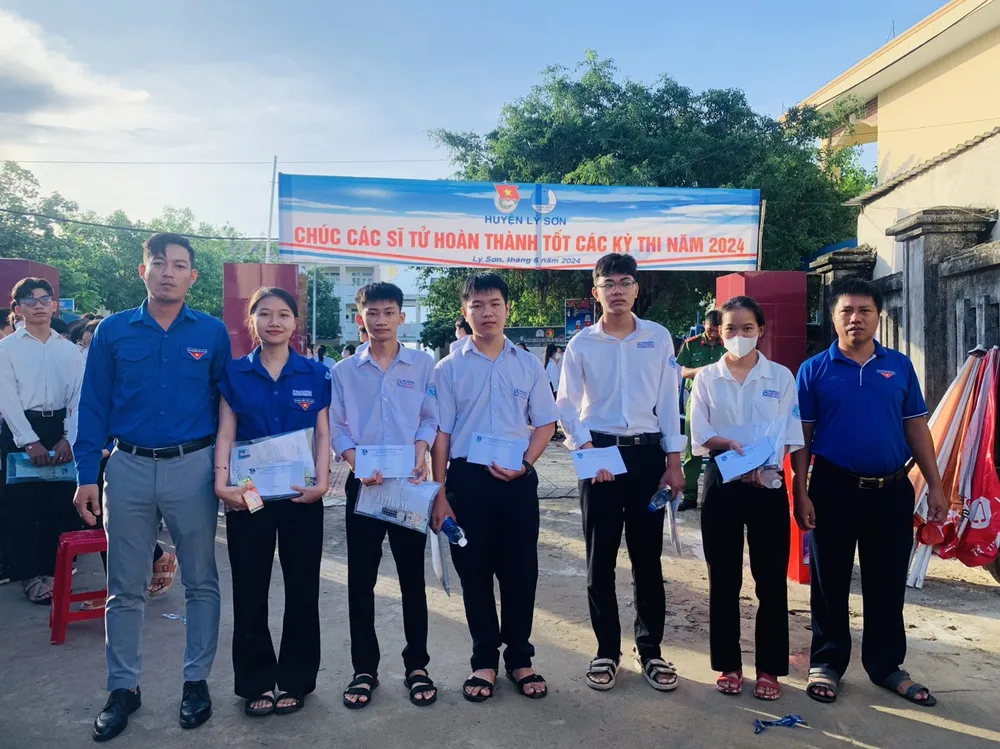 trao tặng học bổng