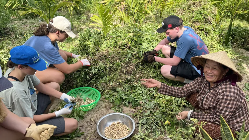 thanh nien pho chau (7).jpg