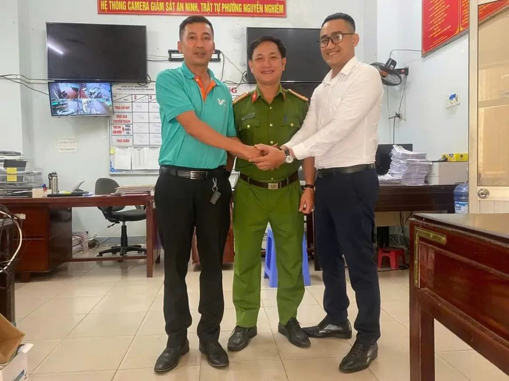 trao lại tiền chuyển nhầm