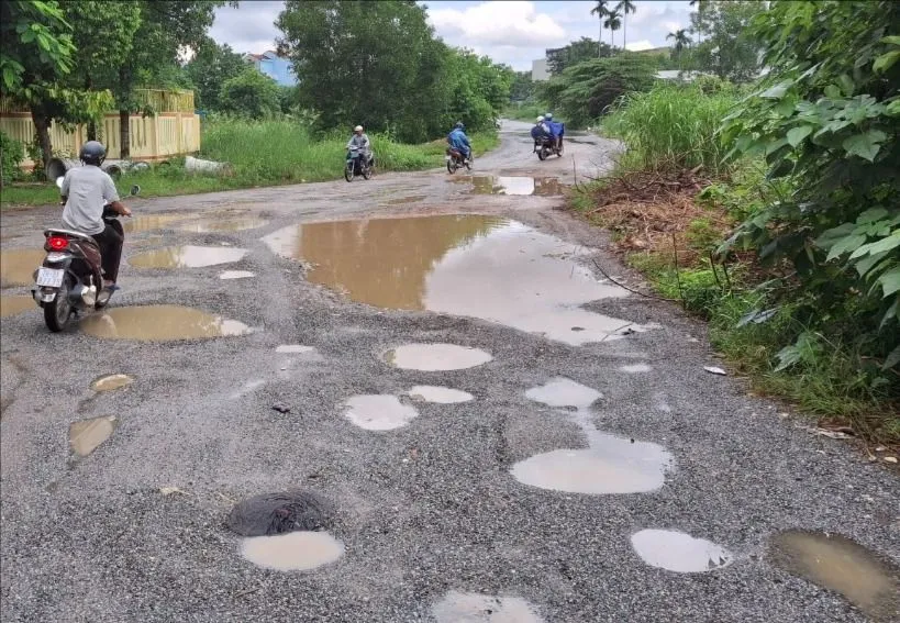 đường 12 năm chưa xong (1).jpg