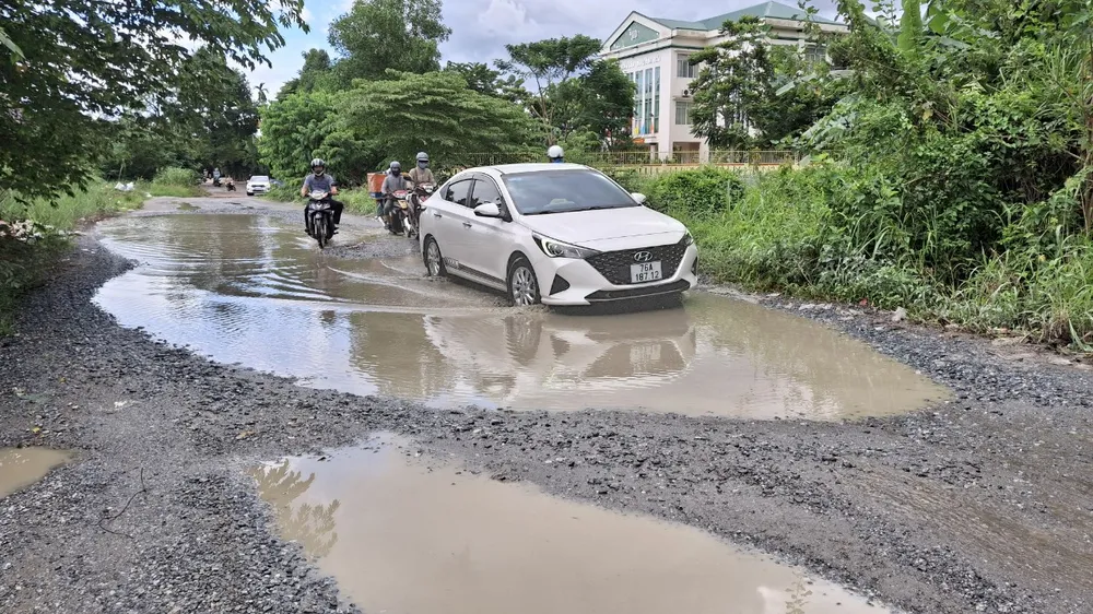 đường 12 năm chưa xong (9).jpg