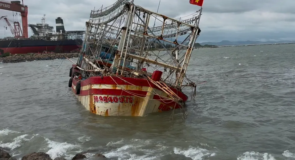 mắc cạn tại dung quất