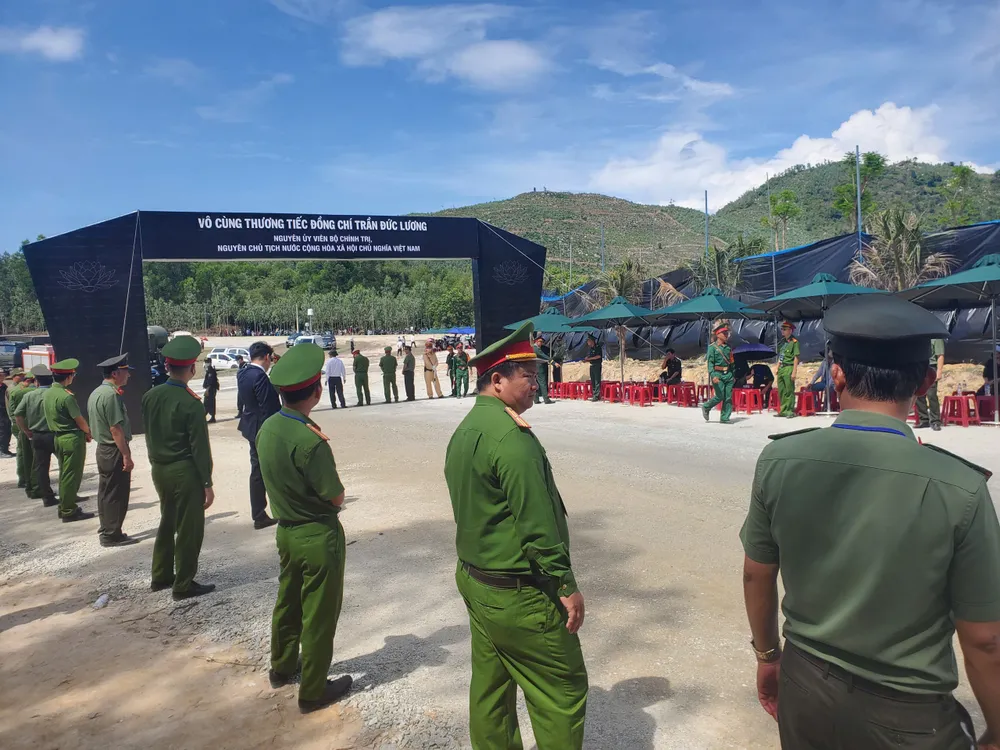 Đến 2 giờ chiều ngày 25-5, chuẩn bị đón linh cữu nguyên Chủ tịch nước Trần Đức Lương về nơi an táng