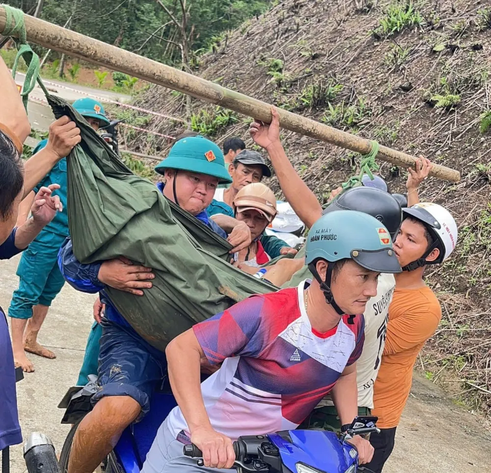 khiêng cáng (4).jpg