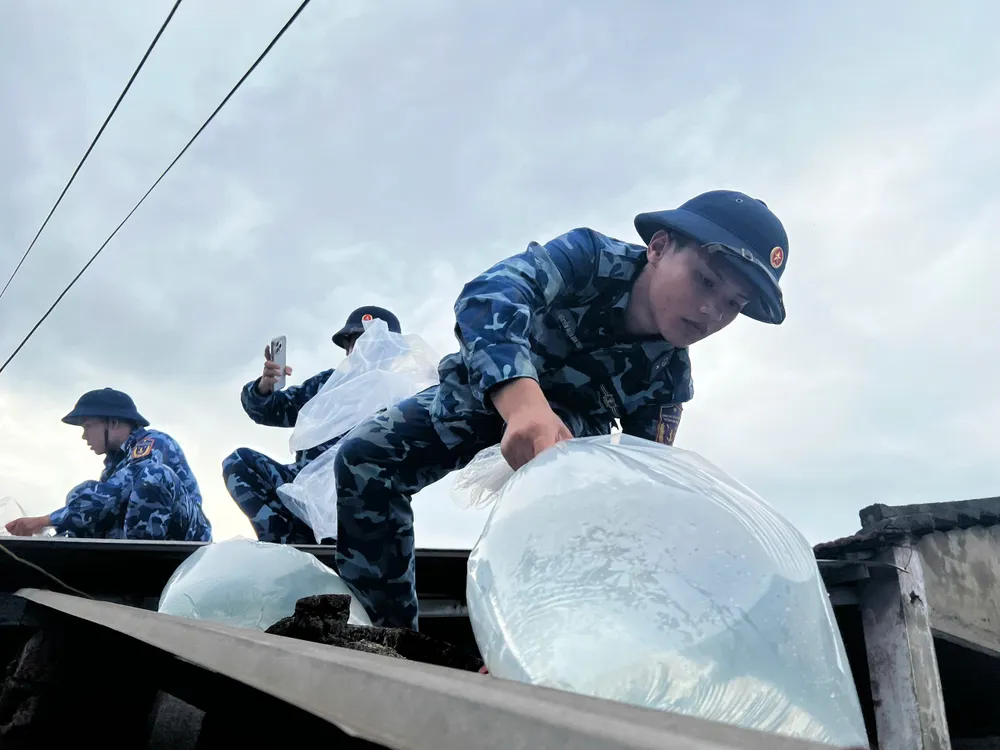 cảnh sát biển-nguyen trang (2).jpg