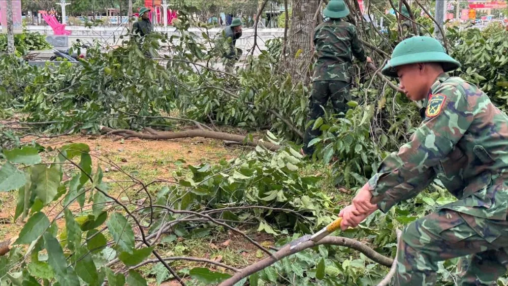 Quảng Ngãi lập 7 đoàn công tác của UBND tỉnh và 4 Sở chỉ huy bổ trợ ứng phó bão số 13