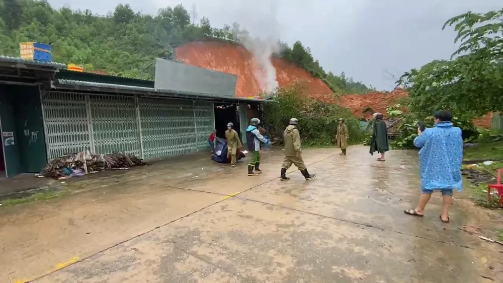 sat lo dong truong son (4).jpg