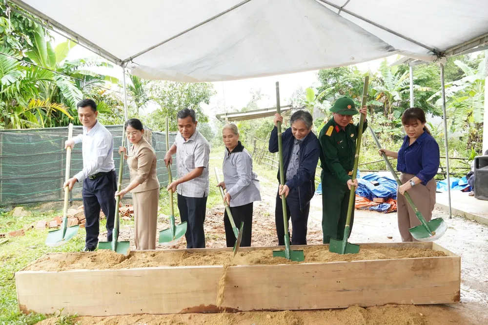 Bí thư Tỉnh ủy Quảng Ngãi yêu cầu sớm hoàn thành nhà ở cho người dân trước tết