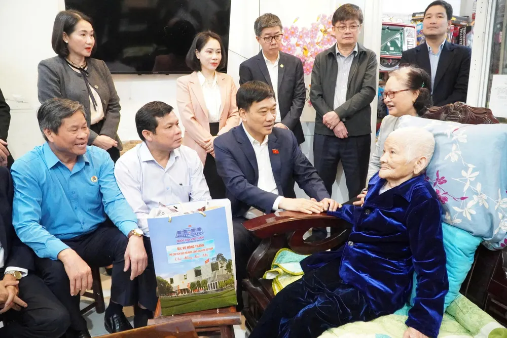 Phó Chủ tịch Quốc hội tham dự chương trình “Tết Sum vầy – Xuân ơn Đảng” tại Quảng Ngãi