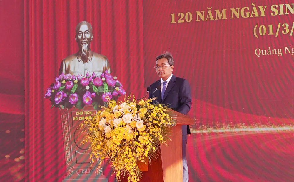 ho van nien phat bieu.jpg