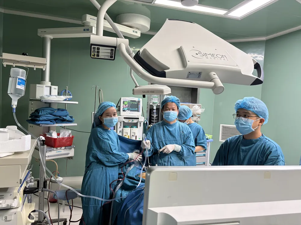 Cứu thành một sản phụ ở Quảng Ngãi mang song thai đặc biệt hiếm gặp