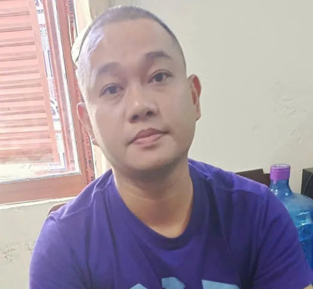 anh đói tượng.jpg
