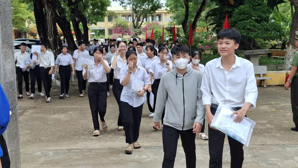 Không khí mát mẻ, tạo điều kiện thuận lợi cho các thí sinh. Ảnh: NGUYỄN TRANG