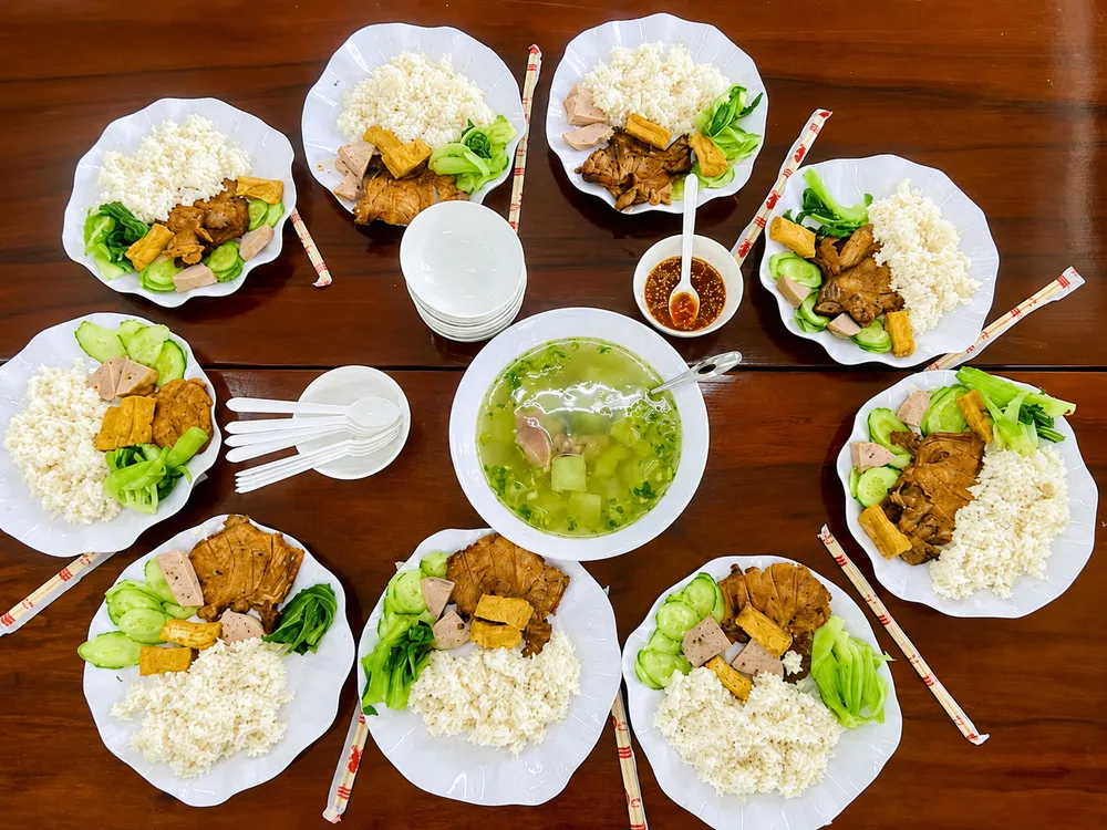 cơm cơm đây.jpg