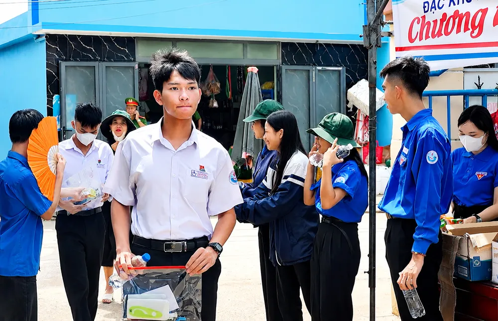 lý sơn thi.jpg