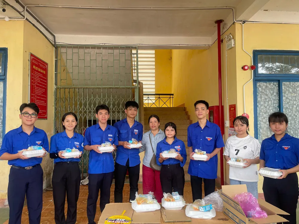 phát cơm xã Sơn Hà (1).jpg
