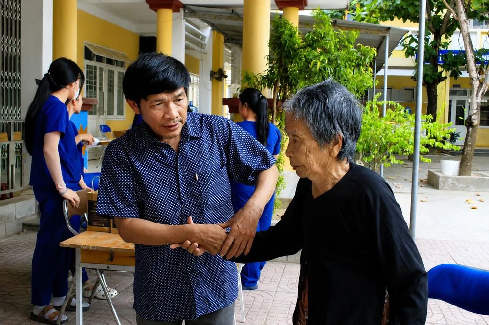 thân nhân.jpg