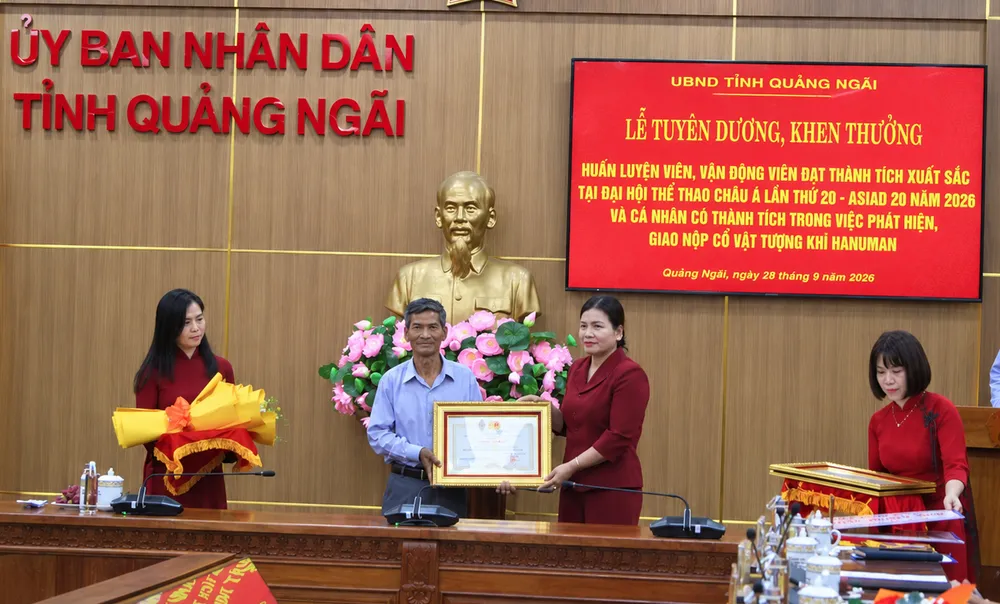 dương đình lục.jpg