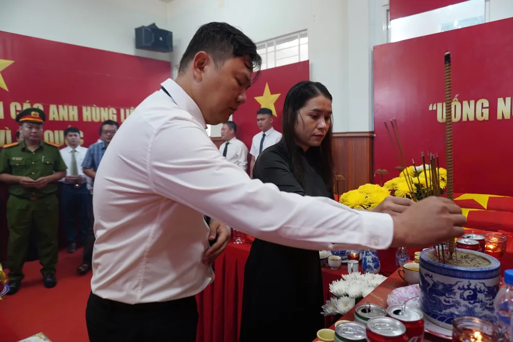 xã đặng thùy trâm (3).jpg