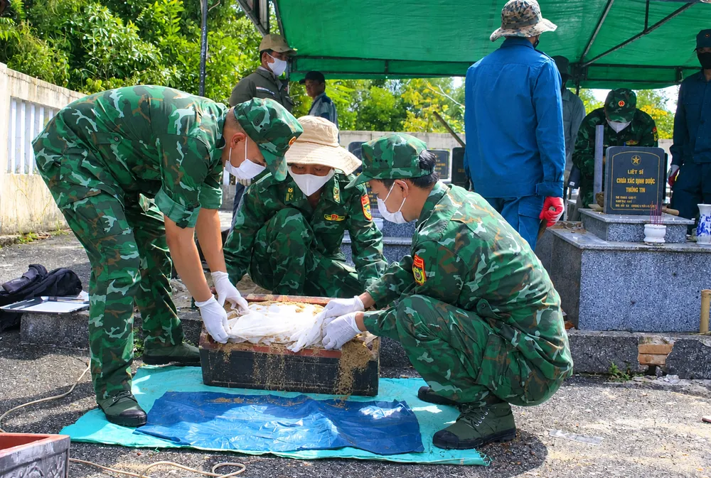 lấy mẫu vạn tường.jpg