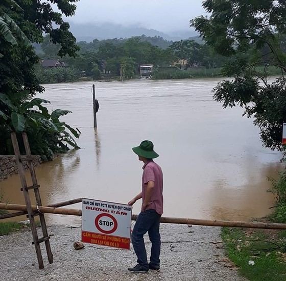 LÅ© cuá»n trÃ´i 4 ngÆ°á»i trong má»t gia ÄÃ¬nh, 3 ngÆ°á»i bá» thÆ°Æ¡ng áº£nh 1
