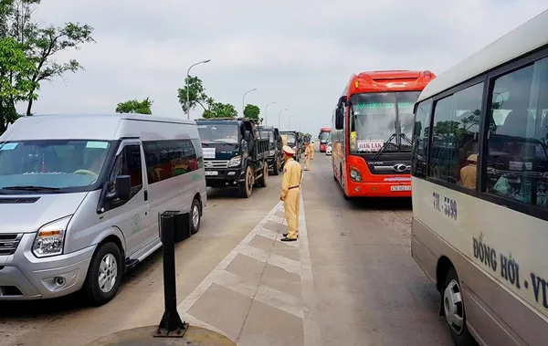 Người dân phản đối thu phí BOT qua trạm Cầu Rác  ảnh 1